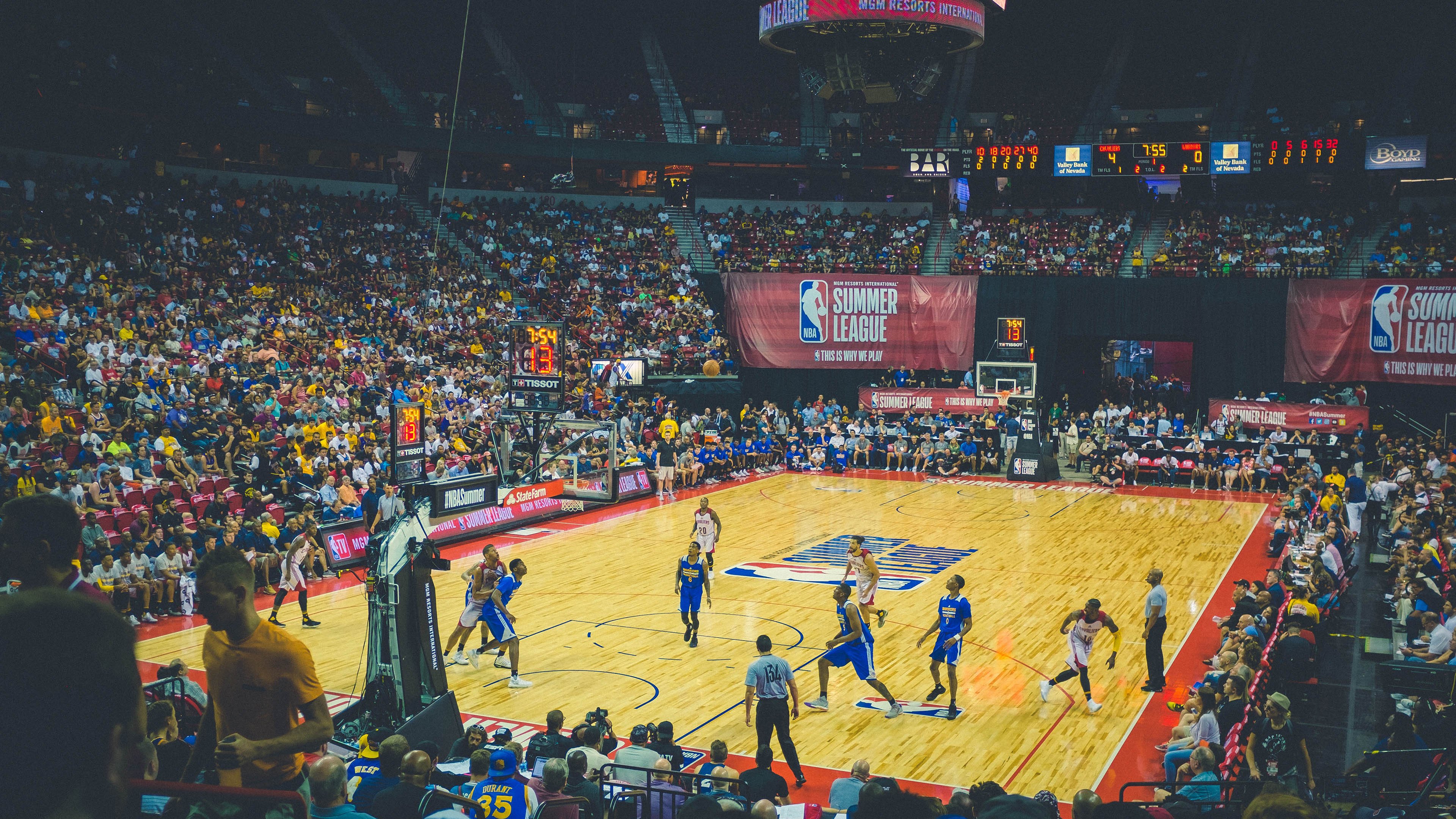 Scout在湖人比赛中挺进下一轮，势不可挡引发热议！